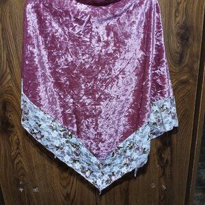 David & Young Dusty Pink Crushed Velvet Wrap Shawl with Lace Trim - One Size